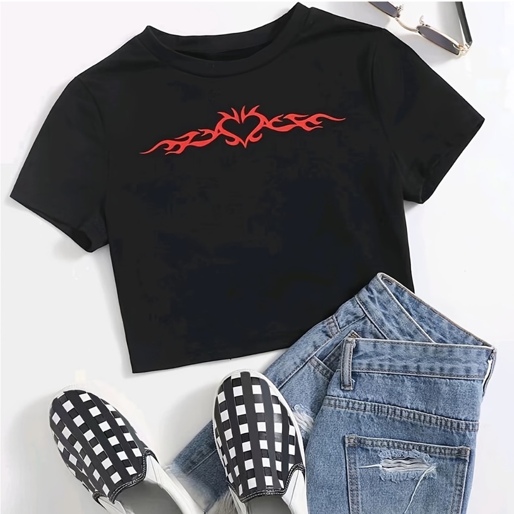 SHEIN BLACK AND RED HEART FLAME SHORT SLEEVE CROP TOP SIZE SMALL